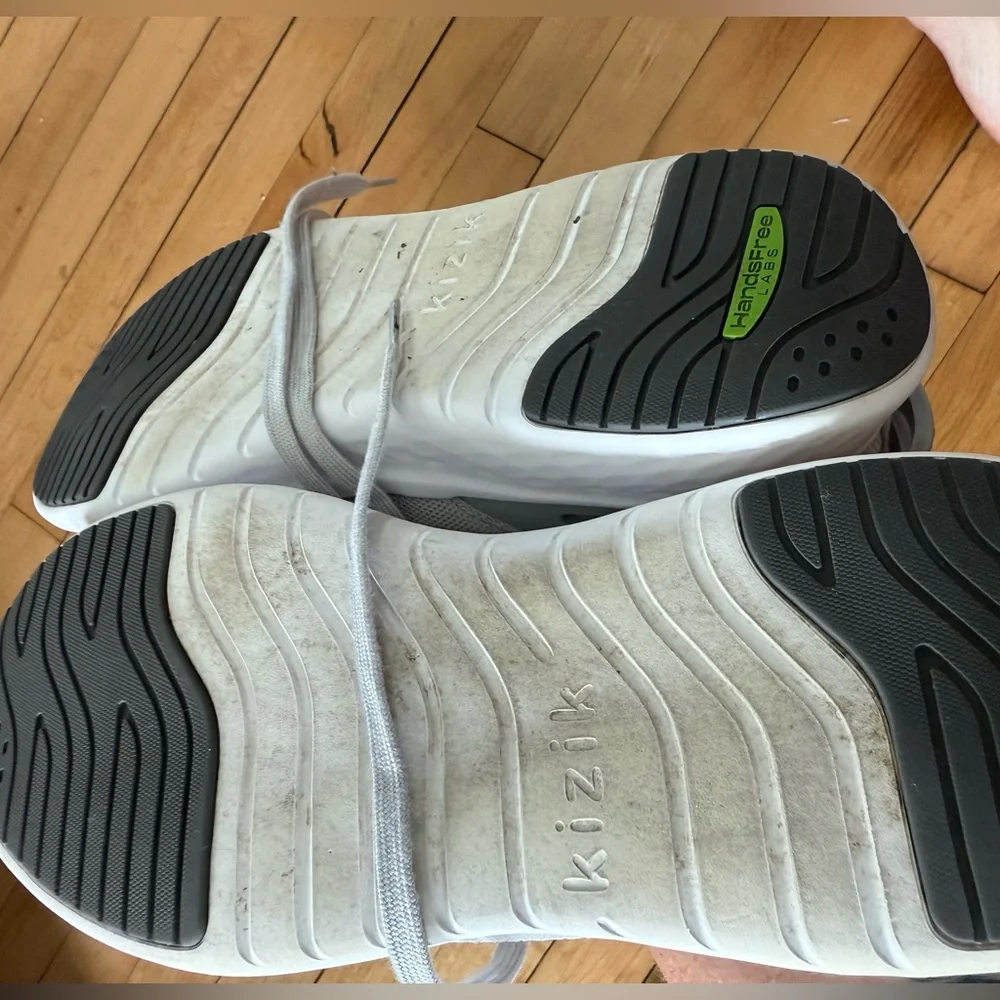 Kizik shoes in light grey wide‎ width